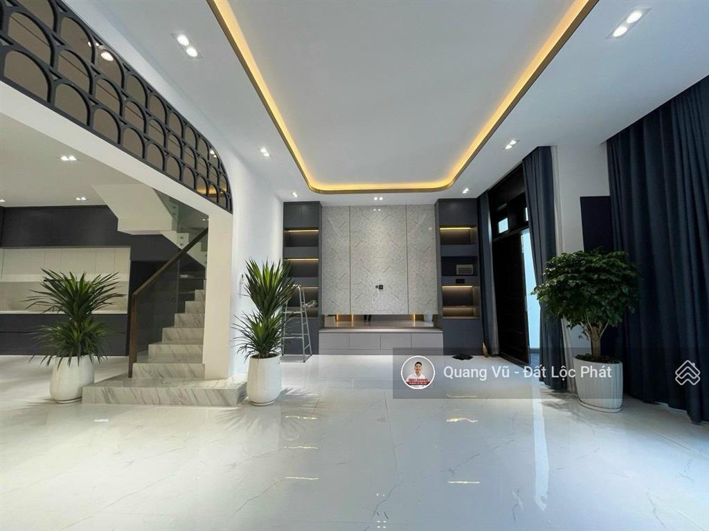 Bán lỗ 5 tỷ căn biệt thự hưng thái phú mỹ hưng, dt 7x18m shr, giá chỉ 30 tỷ/căn.  0901 294 ***