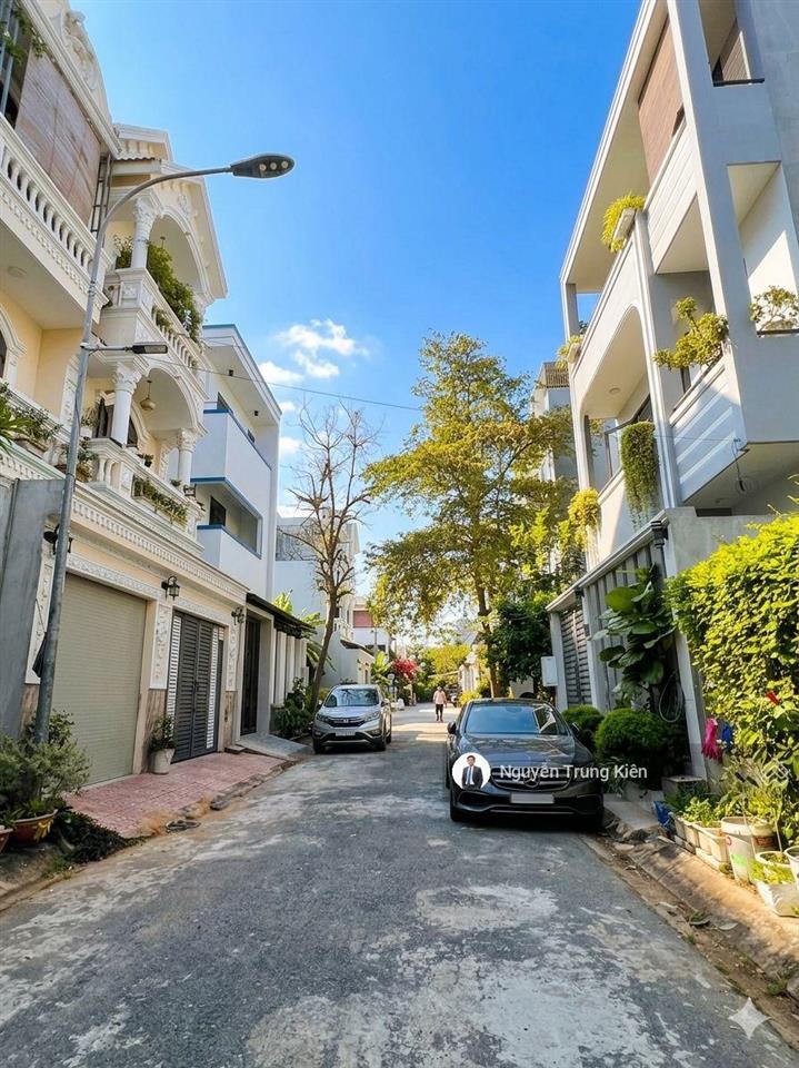 Nhỉnh 9 tỷ, bán nhà đường số huỳnh tấn phát, gần vincom, có sân đỗ ô tô