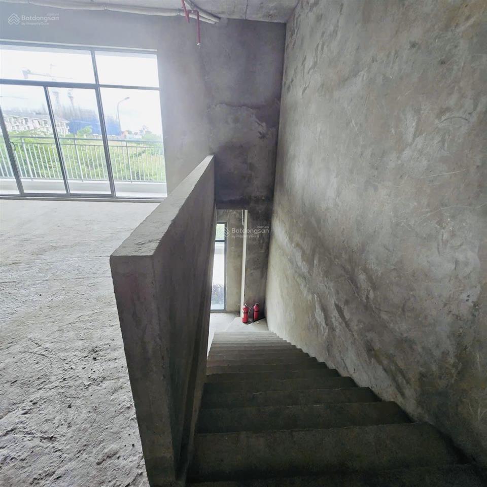 Cho thuê shop duplex dt 185m2 giá 18tr/tháng sát phú mỹ hưng tiện ích 0916 651 ***