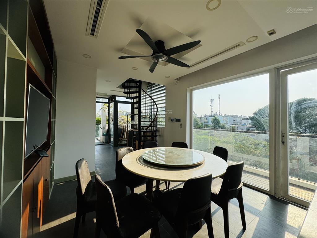 Nhà phố jamona golden silk  250m2, full nội thất  giá 42 triệu/tháng