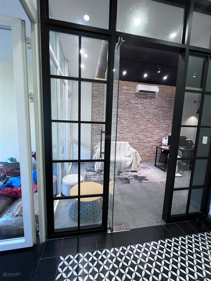 Văn phòng 55m2  có 3 máy lạnh. giá cho thuê 14.5 triệu/tháng   0909 082 ***