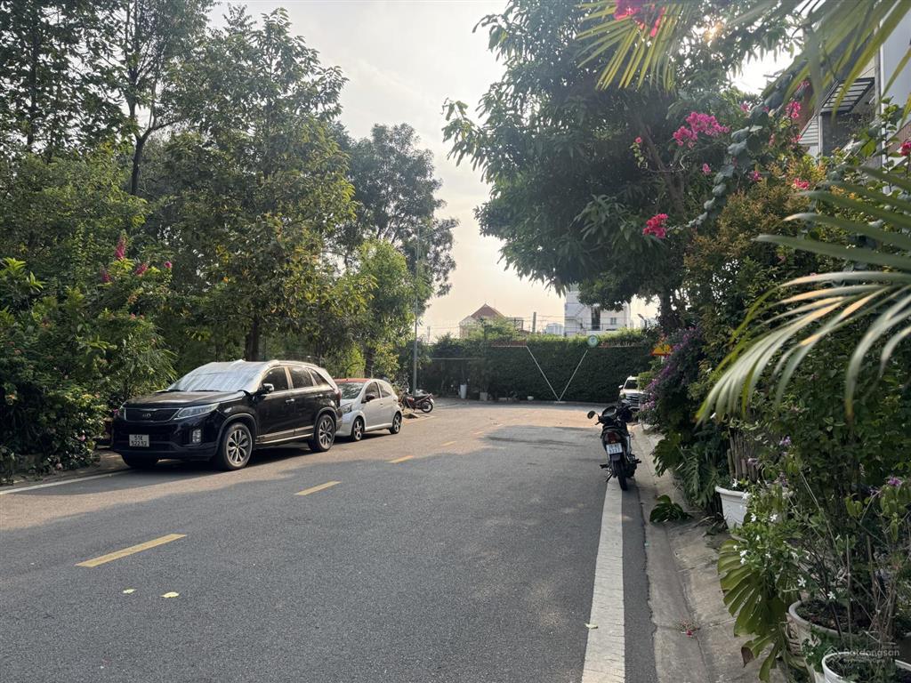 Văn phòng 55m2  có 3 máy lạnh. giá cho thuê 14.5 triệu/tháng   0909 082 ***