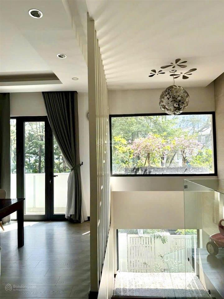 Cho thuê biệt thự ven sông quận 7  500m2  full nt. giá 60 triệu/tháng.  0909 082 ***