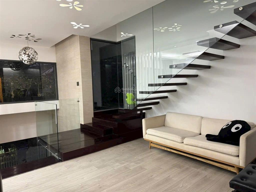 Cho thuê biệt thự ven sông quận 7  500m2  full nt. giá 60 triệu/tháng.  0909 082 ***
