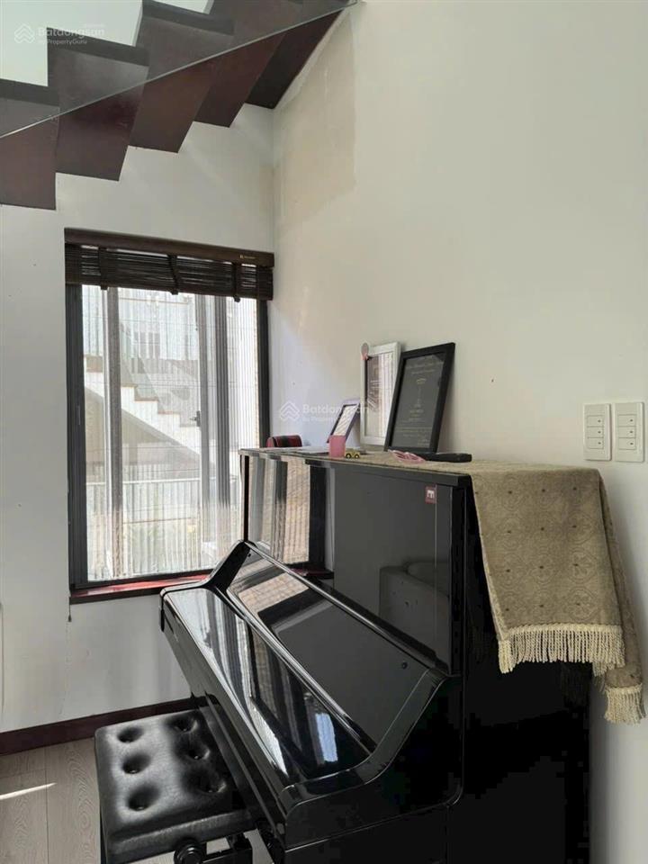 Cho thuê biệt thự ven sông quận 7  500m2  full nt. giá 60 triệu/tháng.  0909 082 ***