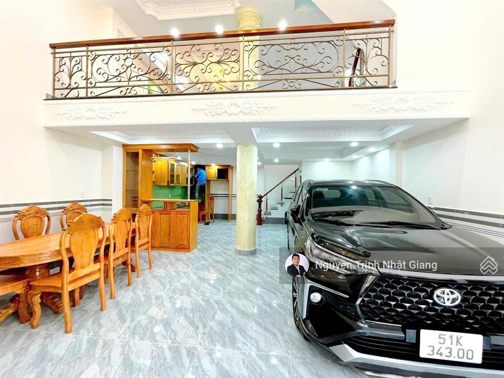 Rất khó để kiếm được căn nhà bề ngang 6,6m ô tô ngủ trong nhà giá 6.8 tỷ