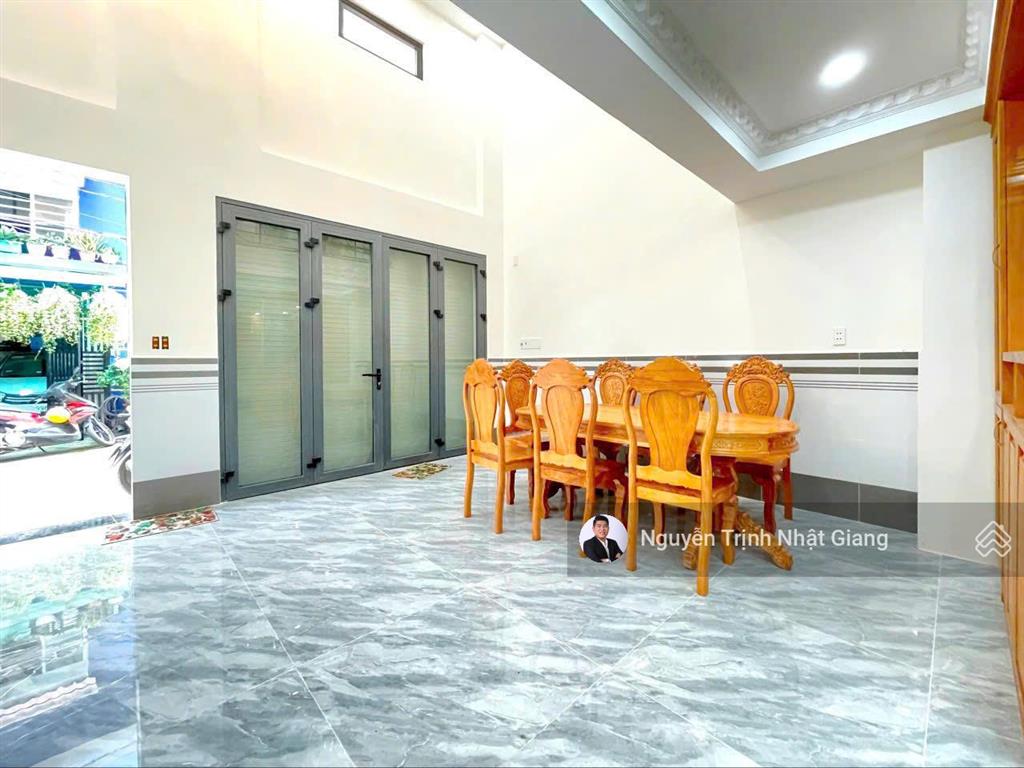 Rất khó để kiếm được căn nhà bề ngang 6,6m ô tô ngủ trong nhà giá 6.8 tỷ