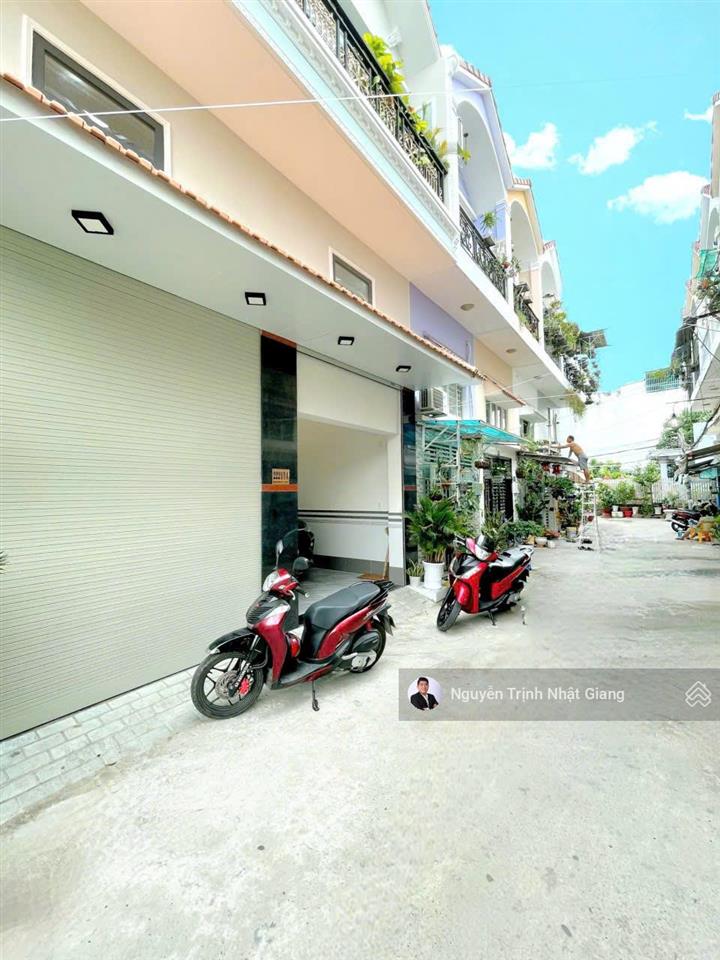 Rất khó để kiếm được căn nhà bề ngang 6,6m ô tô ngủ trong nhà giá 6.8 tỷ