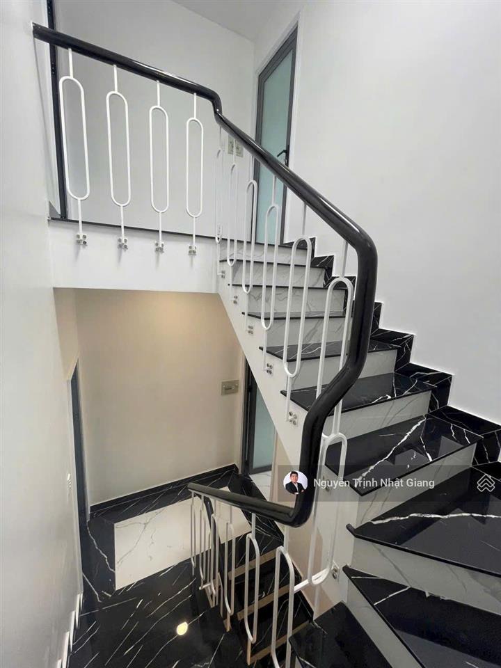 Nhà mới thiết kế hiện đại đường 2 xe hơi né nhau