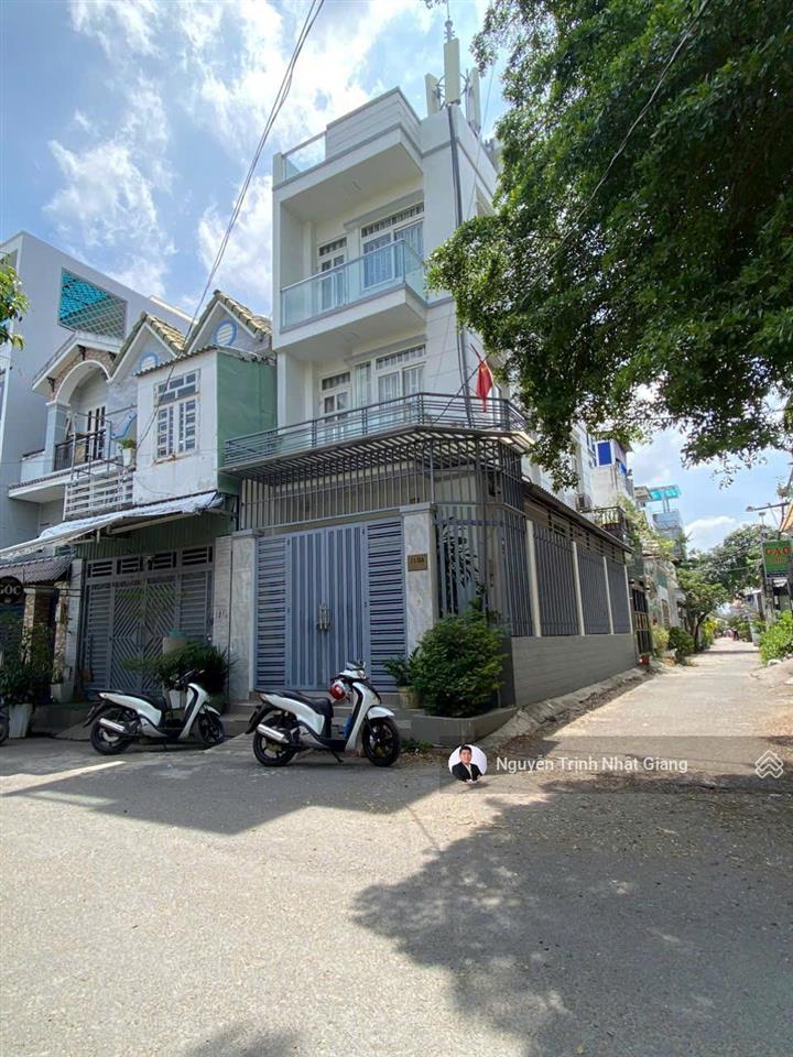 Bán nhà phố góc 2 mặt tiền đường trước nhà 10m
