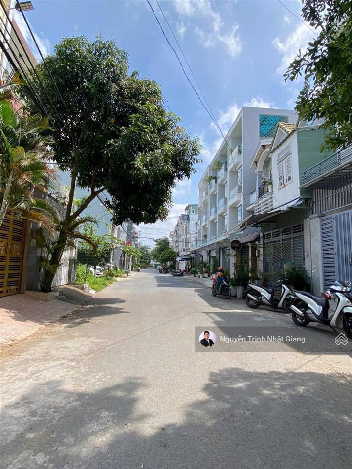 Bán nhà phố góc 2 mặt tiền đường trước nhà 10m