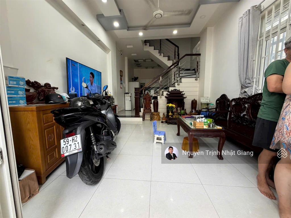 Bán nhà phố góc 2 mặt tiền đường trước nhà 10m