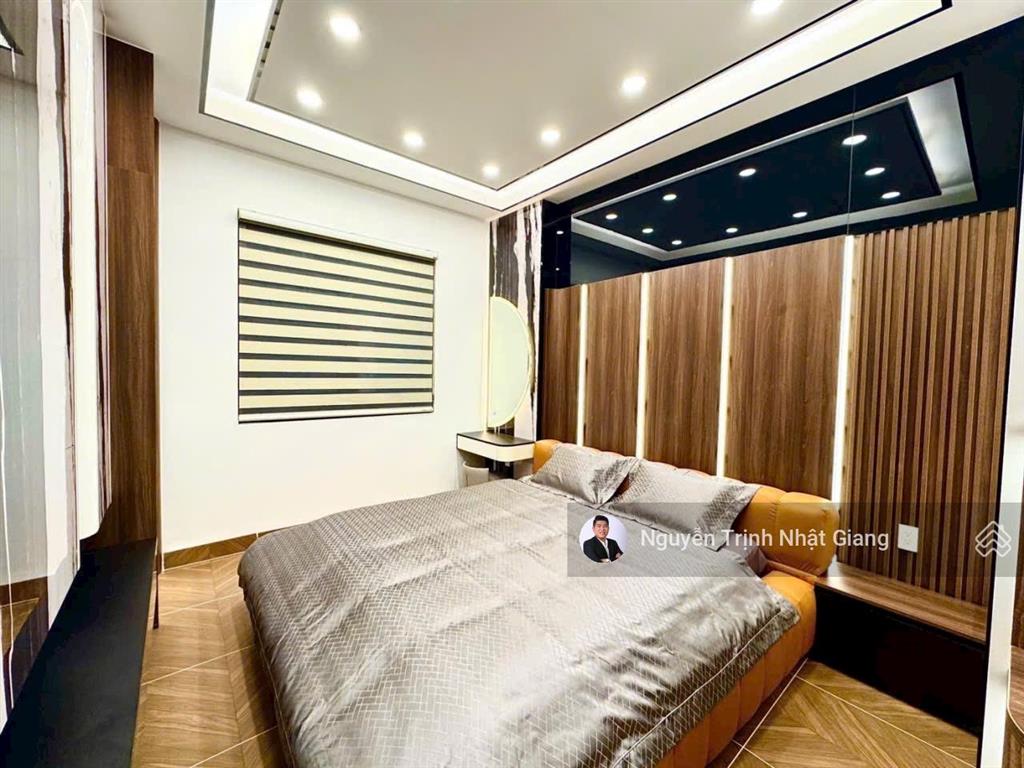 Bán nhà phố view sông giá siêu cạnh tranh. diện tích đẹp