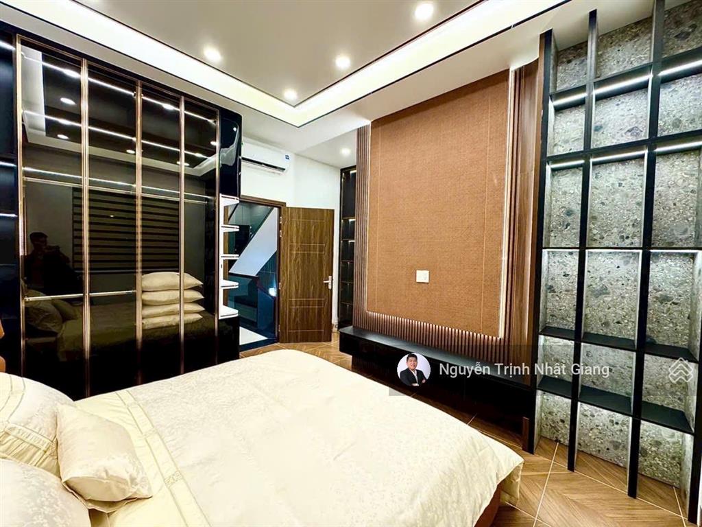 Bán nhà phố view sông giá siêu cạnh tranh. diện tích đẹp