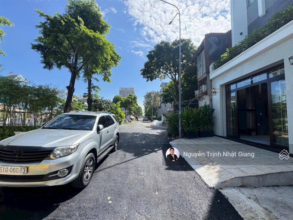 Bán nhà phố view sông giá siêu cạnh tranh. diện tích đẹp