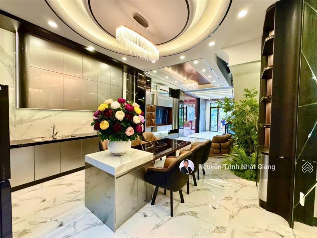Bán nhà phố view sông giá siêu cạnh tranh. diện tích đẹp