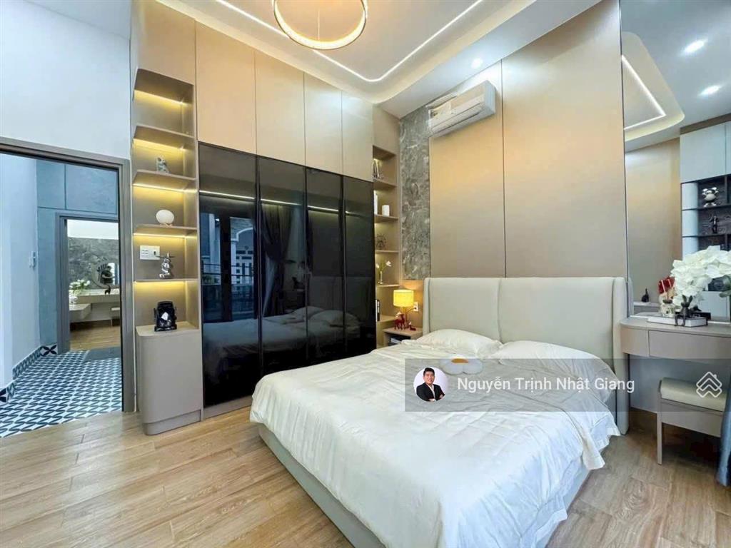 Bán nhà phố mặt khu dân cư đông đúc thuận lợi kinh doanh