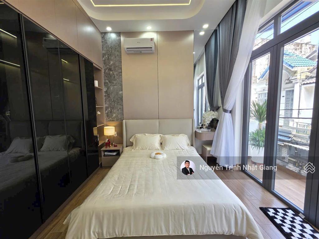 Bán nhà phố mặt khu dân cư đông đúc thuận lợi kinh doanh