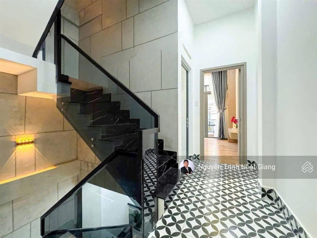 Bán nhà phố mặt khu dân cư đông đúc thuận lợi kinh doanh