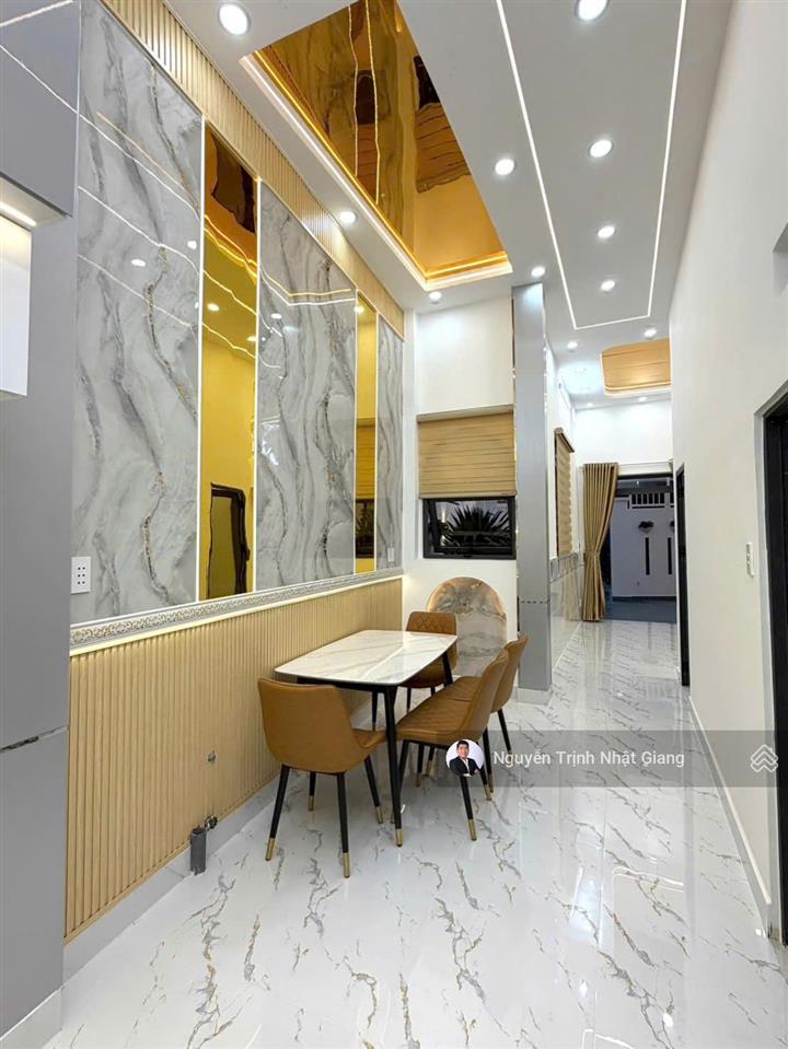 Nhà phố sân vườn rộng thoáng ô tô đậu luôn trong nhà