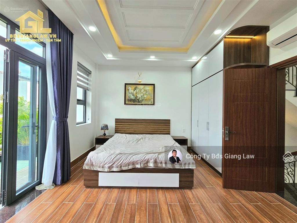 Nhà đẹp full nội thất cao cấp có luôn thang máy vị trí đẹp tại kdc có công viên, cổng bảo vệ