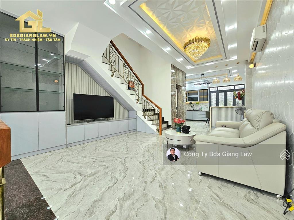 Nhà đẹp full nội thất cao cấp có luôn thang máy vị trí đẹp tại kdc có công viên, cổng bảo vệ