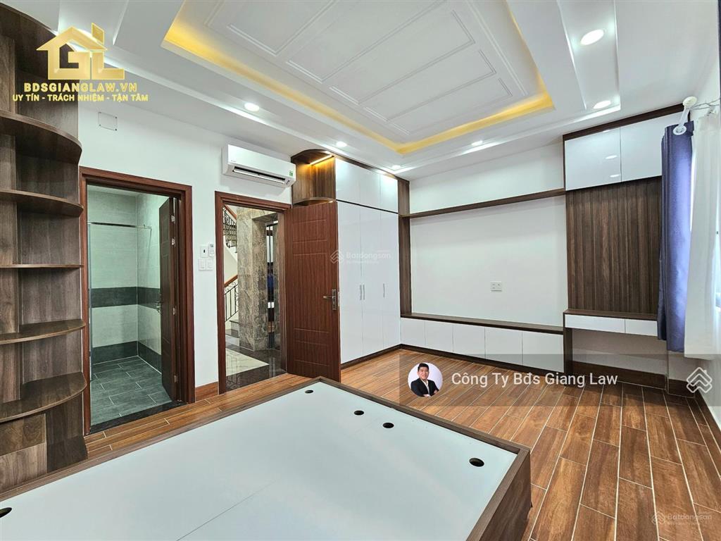 Nhà đẹp full nội thất cao cấp có luôn thang máy vị trí đẹp tại kdc có công viên, cổng bảo vệ