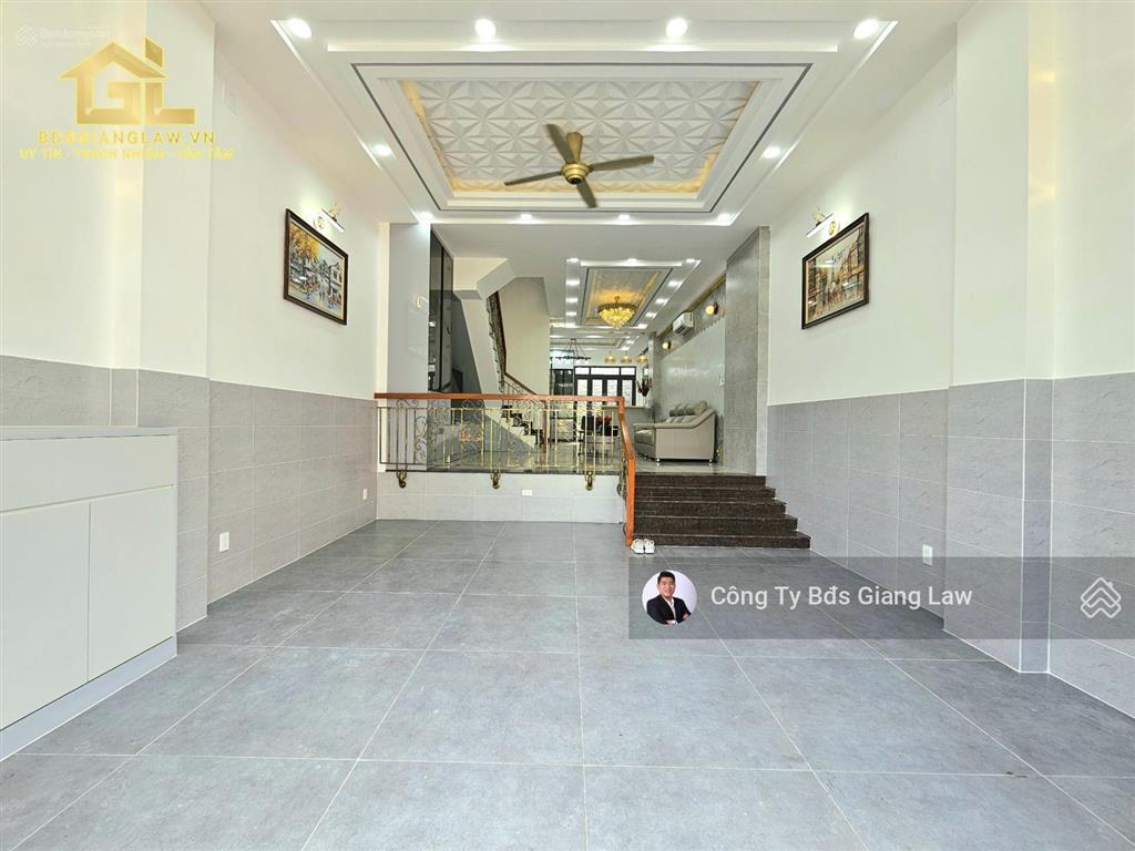 Nhà đẹp full nội thất cao cấp có luôn thang máy vị trí đẹp tại kdc có công viên, cổng bảo vệ