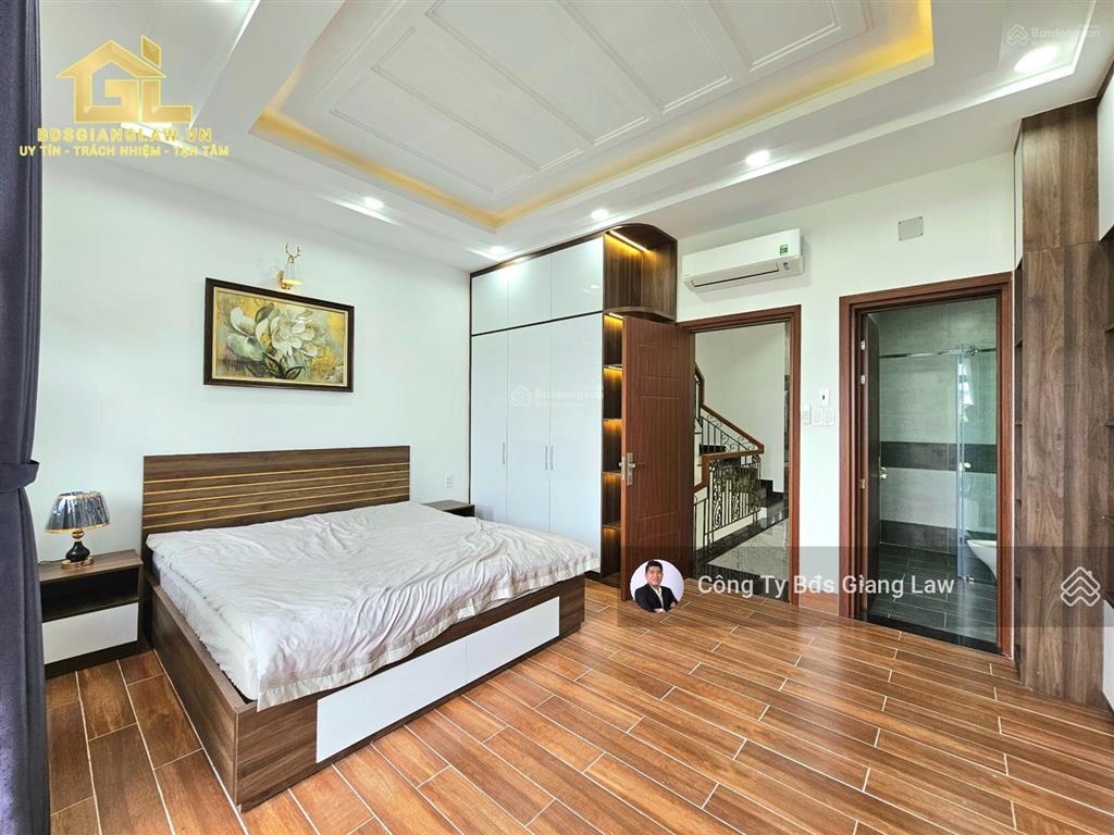 Nhà đẹp full nội thất cao cấp có luôn thang máy vị trí đẹp tại kdc có công viên, cổng bảo vệ