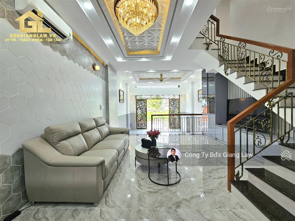 Nhà đẹp full nội thất cao cấp có luôn thang máy vị trí đẹp tại kdc có công viên, cổng bảo vệ