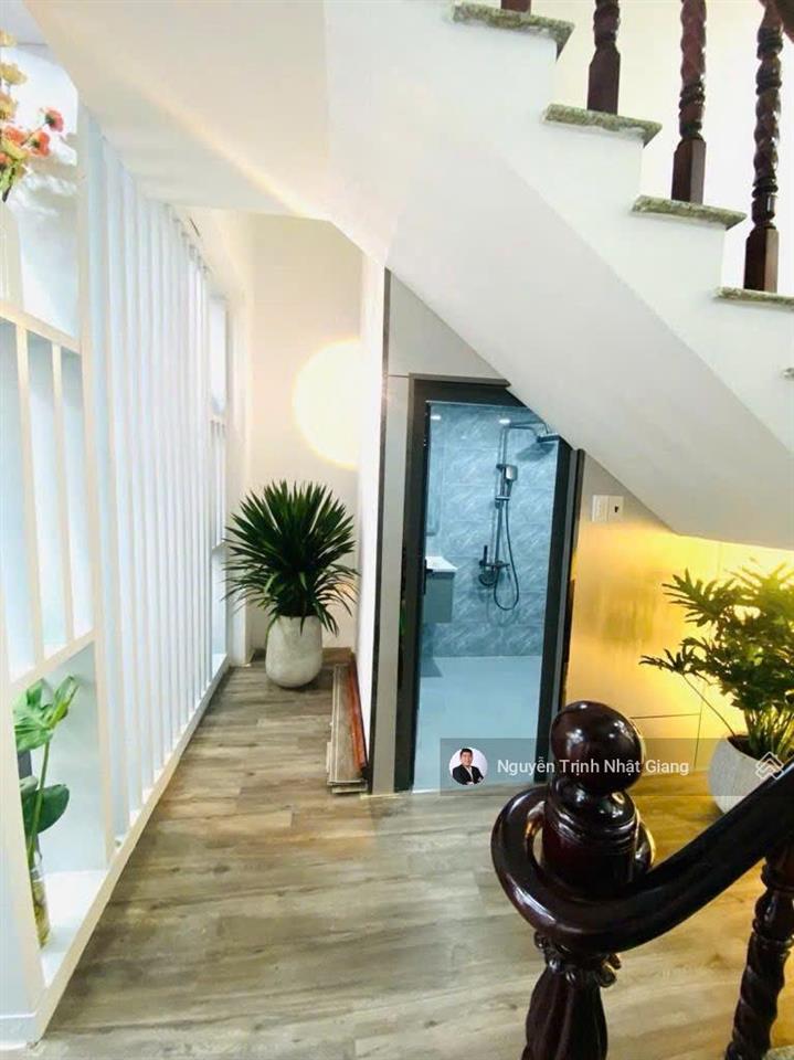 Bán nhà phố ô tô đỗ trước cửa nhà thiết kế lệch tầng hiện đại