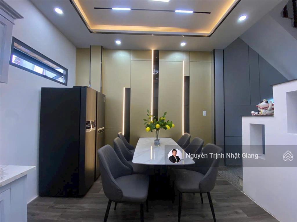Bán nhà phố ô tô đỗ trước cửa nhà thiết kế lệch tầng hiện đại