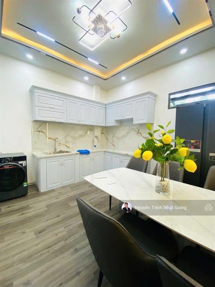 Bán nhà phố ô tô đỗ trước cửa nhà thiết kế lệch tầng hiện đại