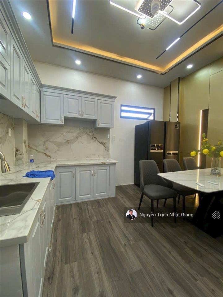 Bán nhà phố ô tô đỗ trước cửa nhà thiết kế lệch tầng hiện đại