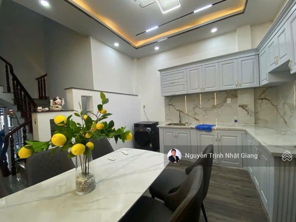 Bán nhà phố ô tô đỗ trước cửa nhà thiết kế lệch tầng hiện đại