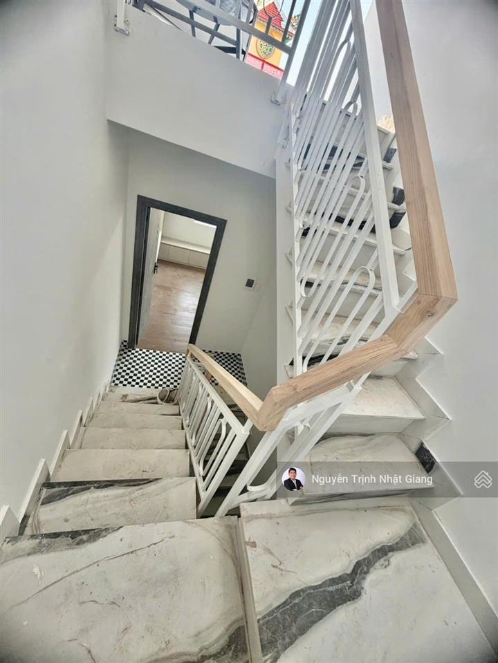 Bán nhà phố 4 tầng mới xây xong cách huỳnh tấn phát 40m