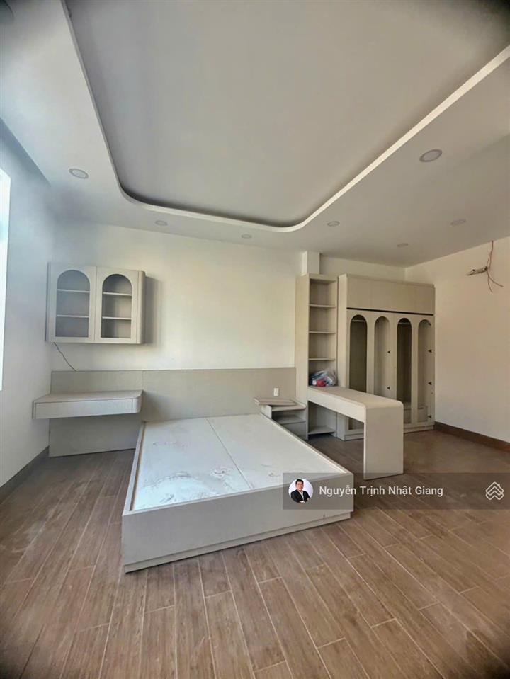 Bán nhà phố 4 tầng mới xây xong cách huỳnh tấn phát 40m