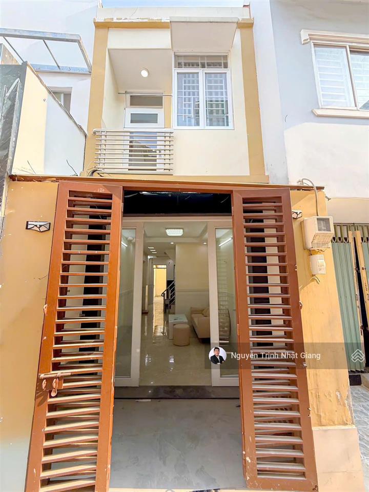 Bán nhà phố cạnh phú mỹ hưng chủ nhà bao sơn mới
