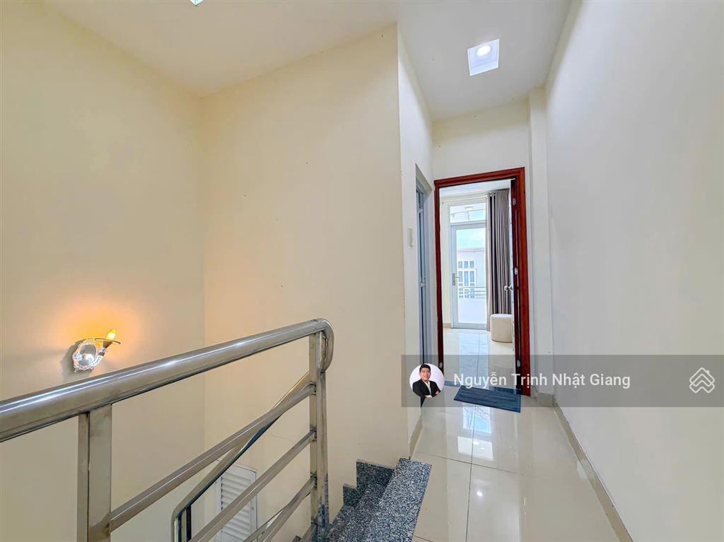 Bán nhà phố cạnh phú mỹ hưng chủ nhà bao sơn mới