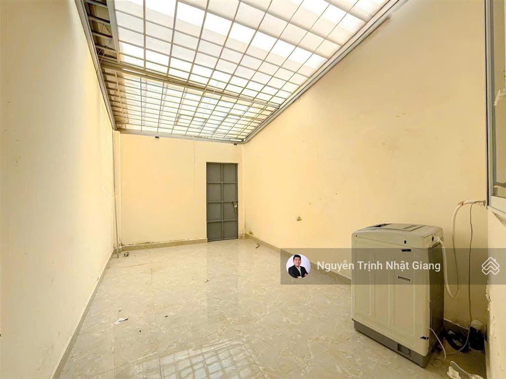 Bán nhà phố cạnh phú mỹ hưng chủ nhà bao sơn mới