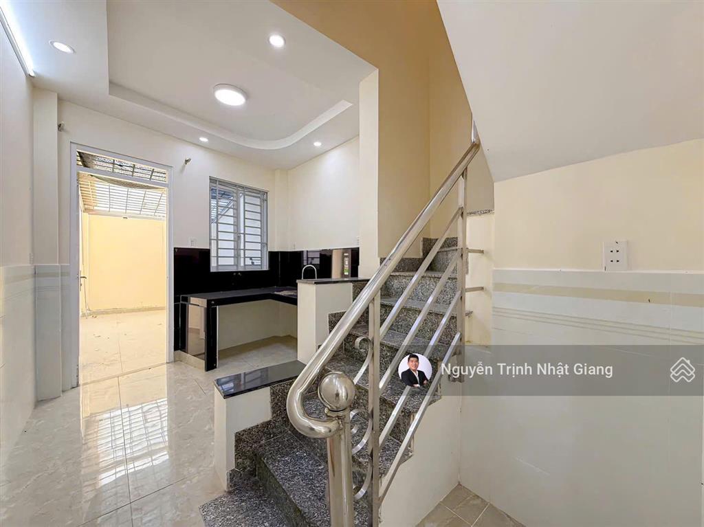 Bán nhà phố cạnh phú mỹ hưng chủ nhà bao sơn mới
