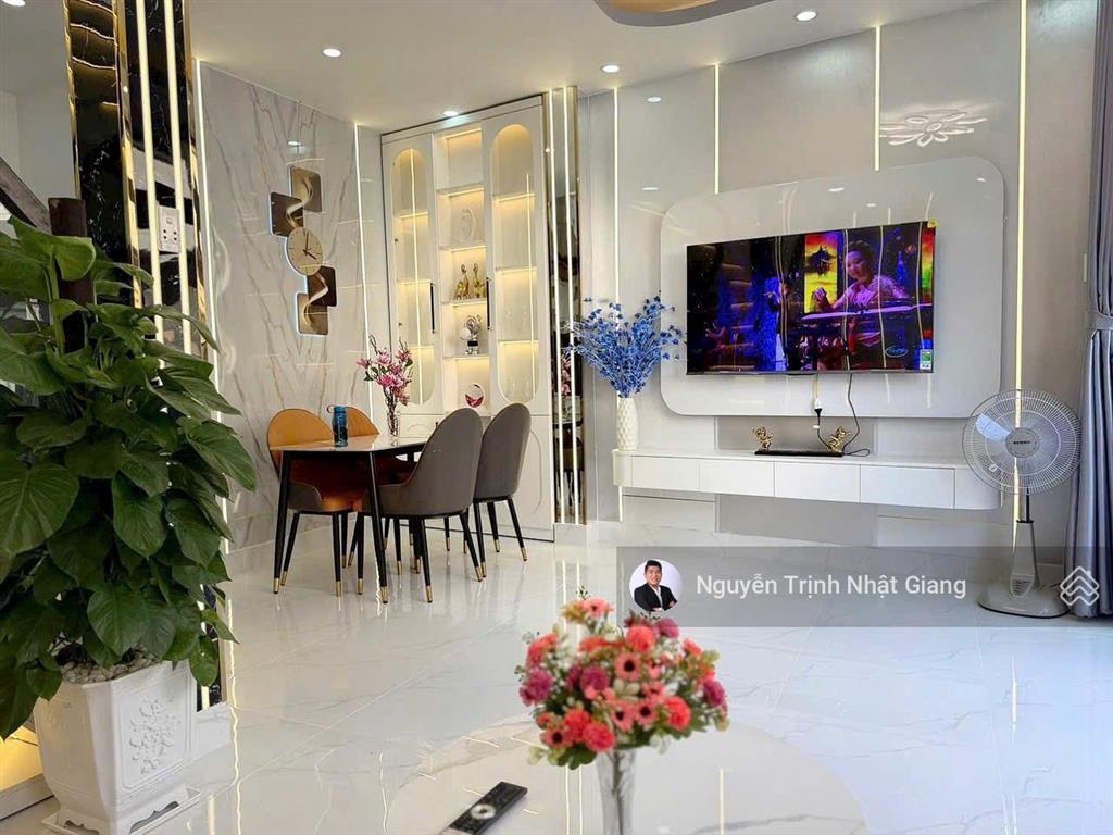 Nhà phố cạnh mặt tiền huỳnh tấn phát chỉ 50m