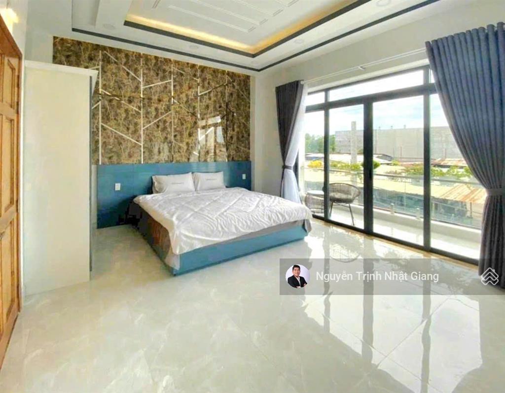 Bán nhà phố đường nhựa 12m thuận lợi kinh doanh mua bán