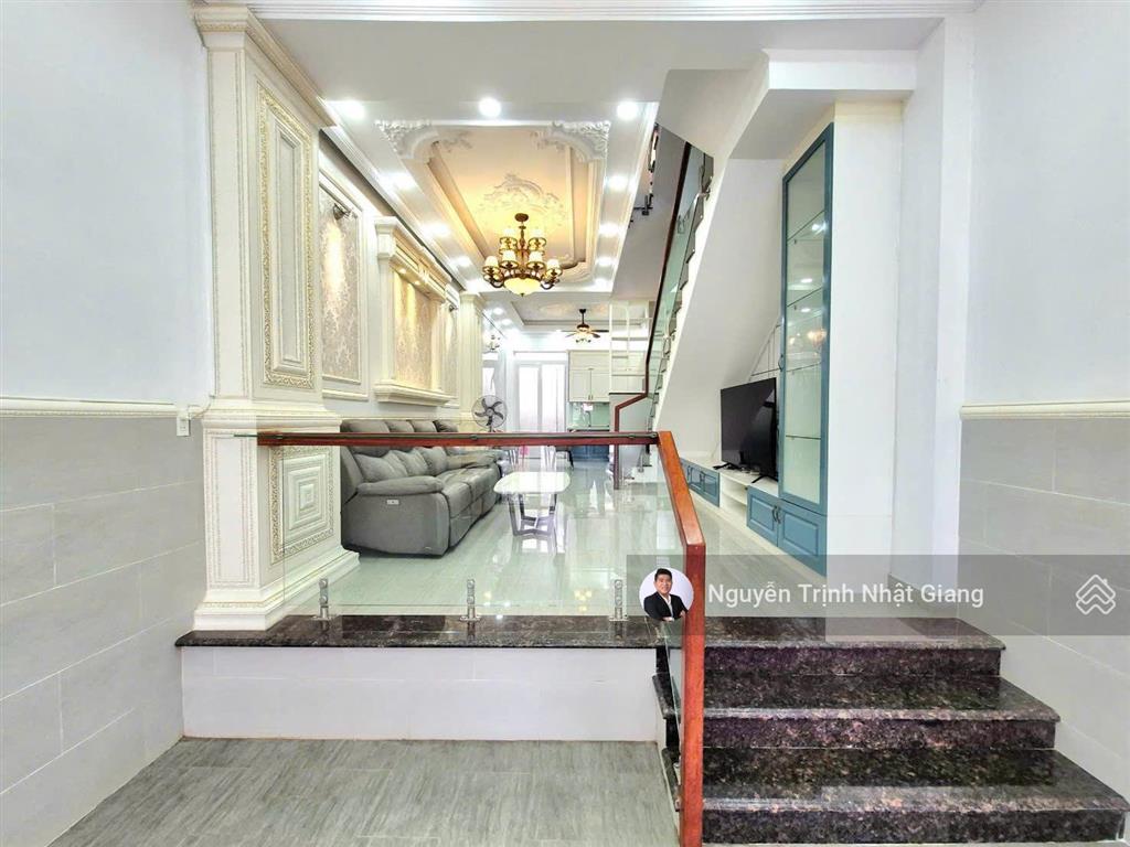 Bán nhà phố đường nhựa 12m thuận lợi kinh doanh mua bán