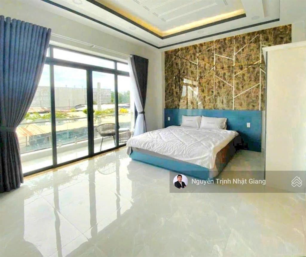 Bán nhà phố đường nhựa 12m thuận lợi kinh doanh mua bán