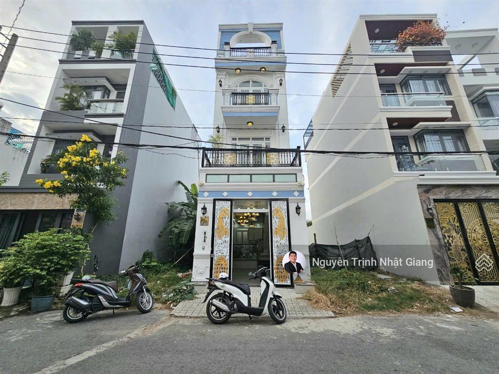 Bán nhà phố đường nhựa 12m thuận lợi kinh doanh mua bán