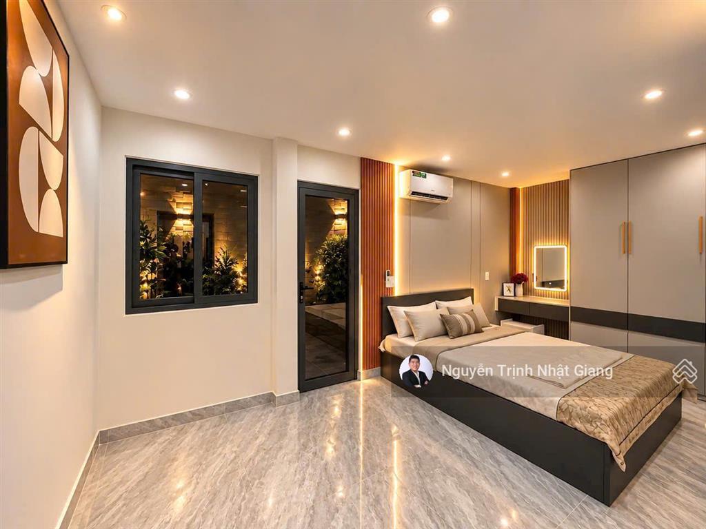 Quá nóng với căn nhà phố sân vườn hơn 100m2 giá chỉ nhỉnh 5 tỷ còn thương lượng