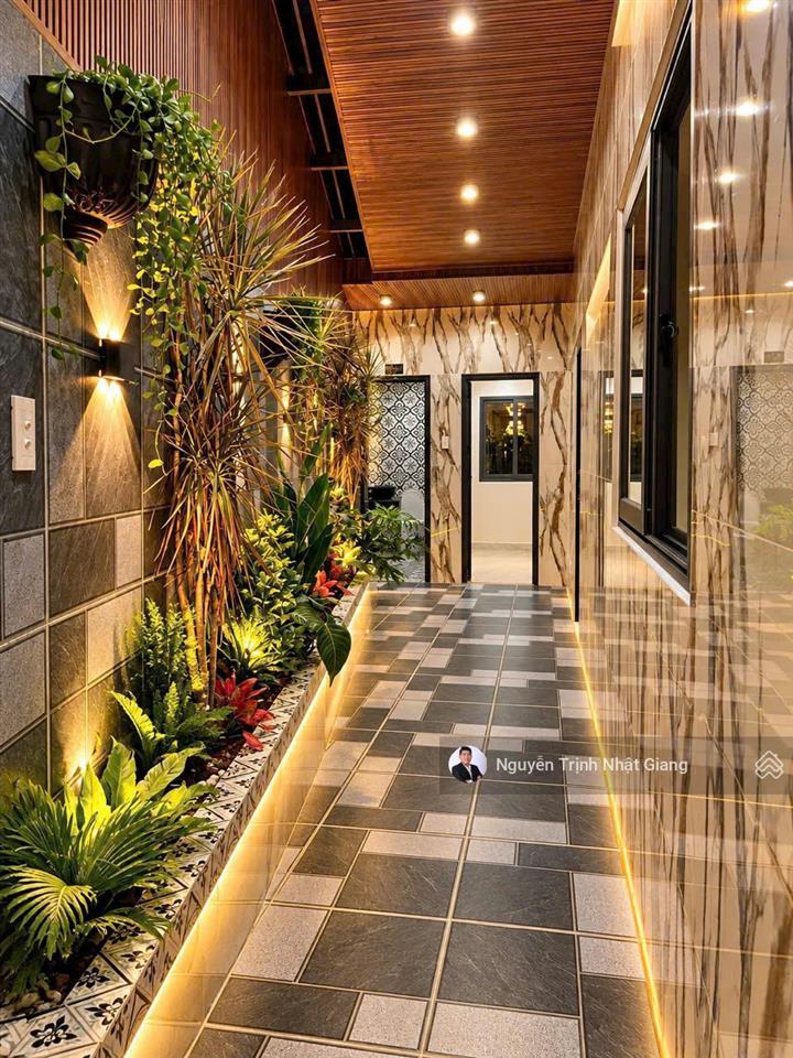 Quá nóng với căn nhà phố sân vườn hơn 100m2 giá chỉ nhỉnh 5 tỷ còn thương lượng