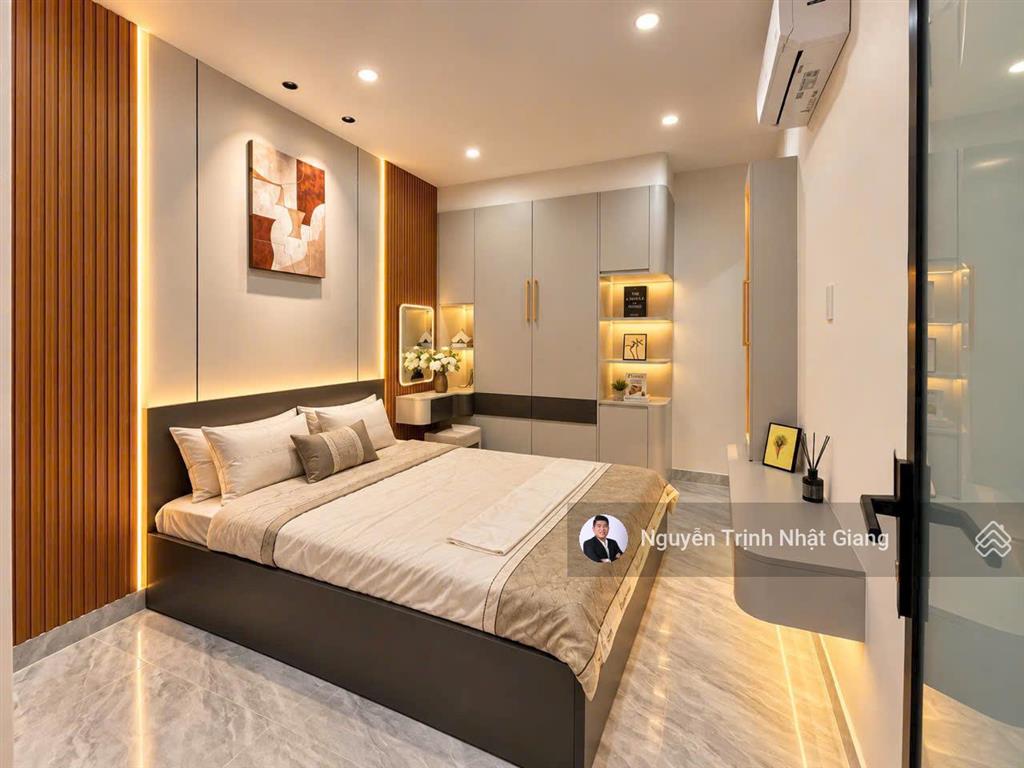 Quá nóng với căn nhà phố sân vườn hơn 100m2 giá chỉ nhỉnh 5 tỷ còn thương lượng