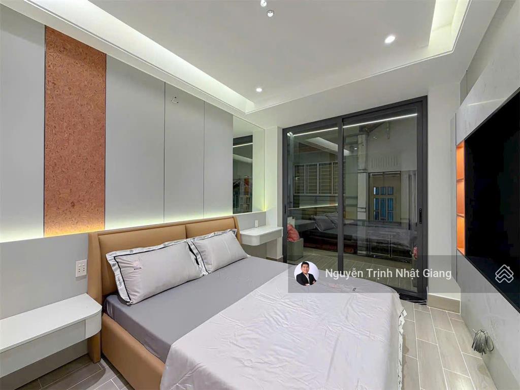 Bán nhà phố cạnh phú mỹ hưng nhà đẹp full nội thất